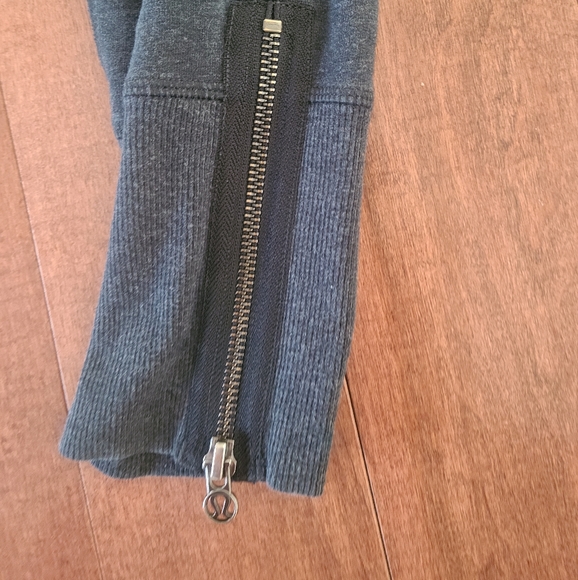 Lululemon joggers with zipper detail - Picture 3 of 3